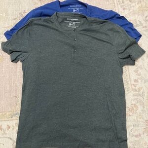 Two Men’s Banana Republic causal shirts sizes L